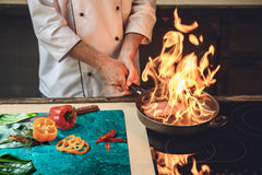 Induction Cooktop Cover Kitchen Board – Impact Resistant Glass Pastry Board – Heat resistant; MEASURES: SINGLE: 60 x 52 cm (23,62” x 20,47”); DOUBLE: 30 x 52 cm (11,81” x 20,47”); D31 Tropical Leaves Series: Tropical leaves background