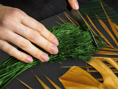 Induction Cooktop Cover Kitchen Board – Impact Resistant Glass Pastry Board – Heat resistant; MEASURES: SINGLE: 60 x 52 cm (23,62” x 20,47”); DOUBLE: 30 x 52 cm (11,81” x 20,47”); D31 Tropical Leaves Series: Painted gold leaves