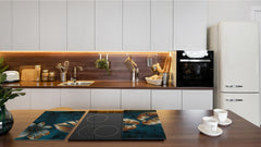 Induction Cooktop Cover Kitchen Board – Impact Resistant Glass Pastry Board – Heat resistant; MEASURES: SINGLE: 60 x 52 cm (23,62” x 20,47”); DOUBLE: 30 x 52 cm (11,81” x 20,47”); D31 Tropical Leaves Series: Shining luxury leaves