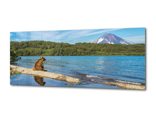 Wandbild auf Glas – Erhältlich in 5 verschiedenen Größen – Naturserie 01A: Einsamer Bär am Seeufer