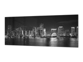 Großformatige Glas-Küchenfront mit und ohne Edelstahl-Metallrückbeschichtung: Miami-Wolkenkratzer bei Nacht