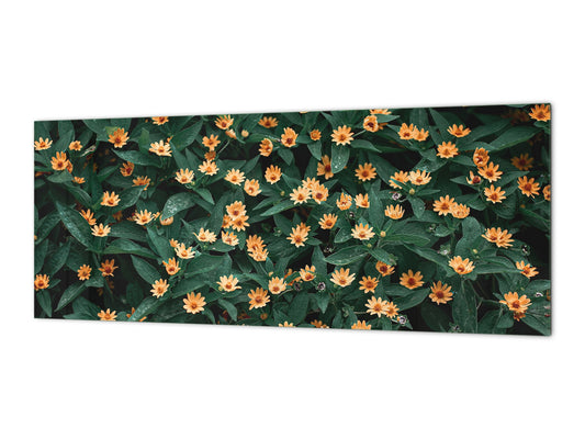 Spritzschutz aus gehärtetem, bedrucktem Glas – Breitformatige, stahlbeschichtete Glasrückwand: Blume mit Volksfarbe