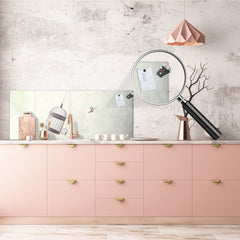 Tempered Glass magnetic and non magnetic splash-back in wide-format: Flight to freedom