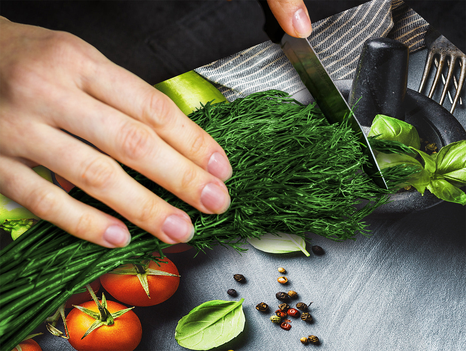 Induction Cooktop Cover –Shatter Resistant Glass Kitchen Board – Hob cover; MEASURES: SINGLE: 60 x 52 cm (23,62” x 20,47”); DOUBLE: 30 x 52 cm (11,81” x 20,47”); D38 Herbs and spices Series : Italia cuisine