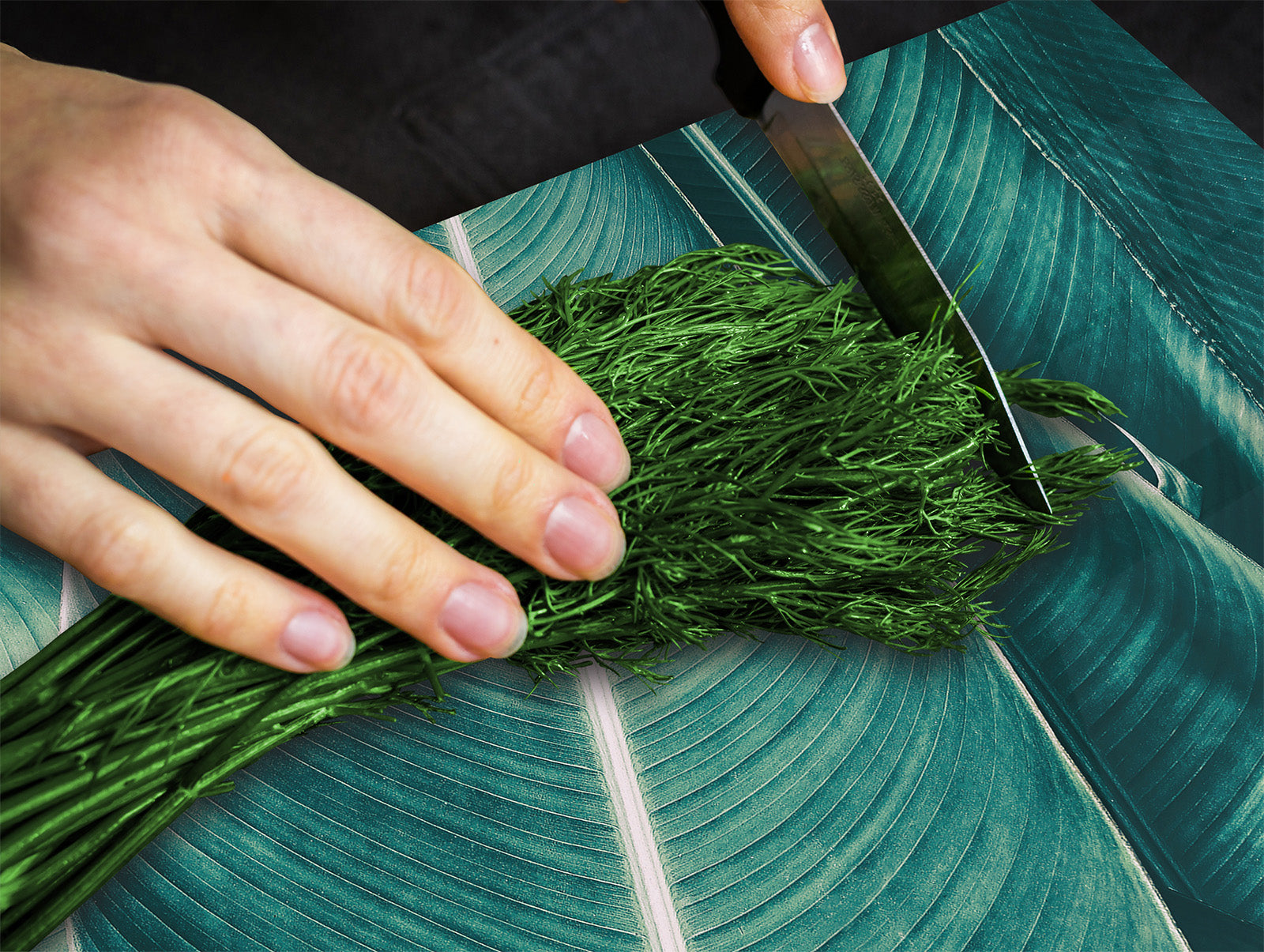 Tempered GLASS Cutting Board – Worktop saver and Pastry Board –- Glass Kitchen Board; MEASURES: SINGLE: 60 x 52 cm (23,62” x 20,47”); DOUBLE: 30 x 52 cm (11,81” x 20,47”); D34 Nature Series: Tropical leaves texture