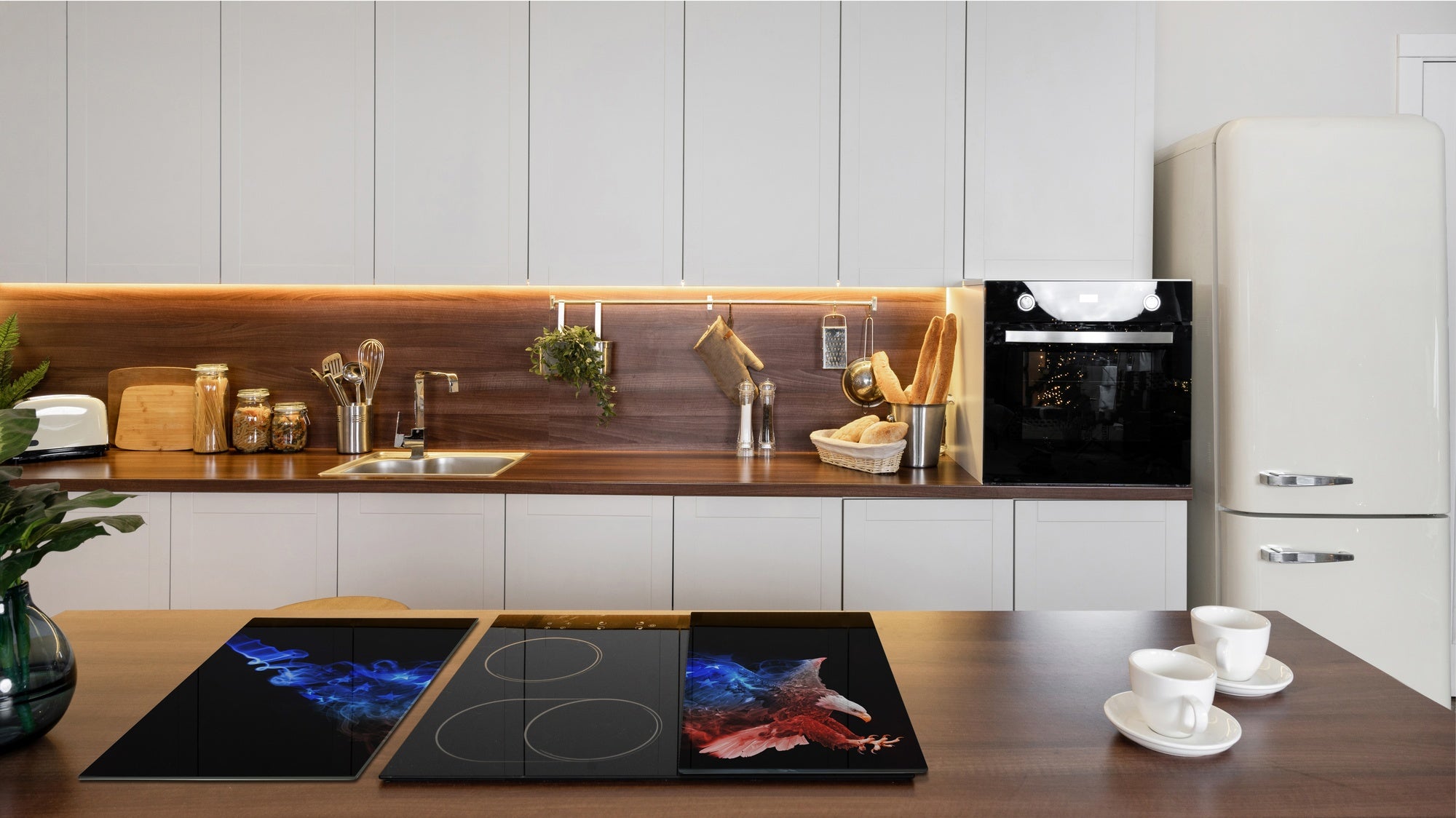 Induction Cooktop Cover Kitchen Board – Impact Resistant Glass Pastry Board; MEASURES: SINGLE: 60 x 52 cm (23,62” x 20,47”); DOUBLE: 30 x 52 cm (11,81” x 20,47”); D37 Animals Series : Colourful eagle