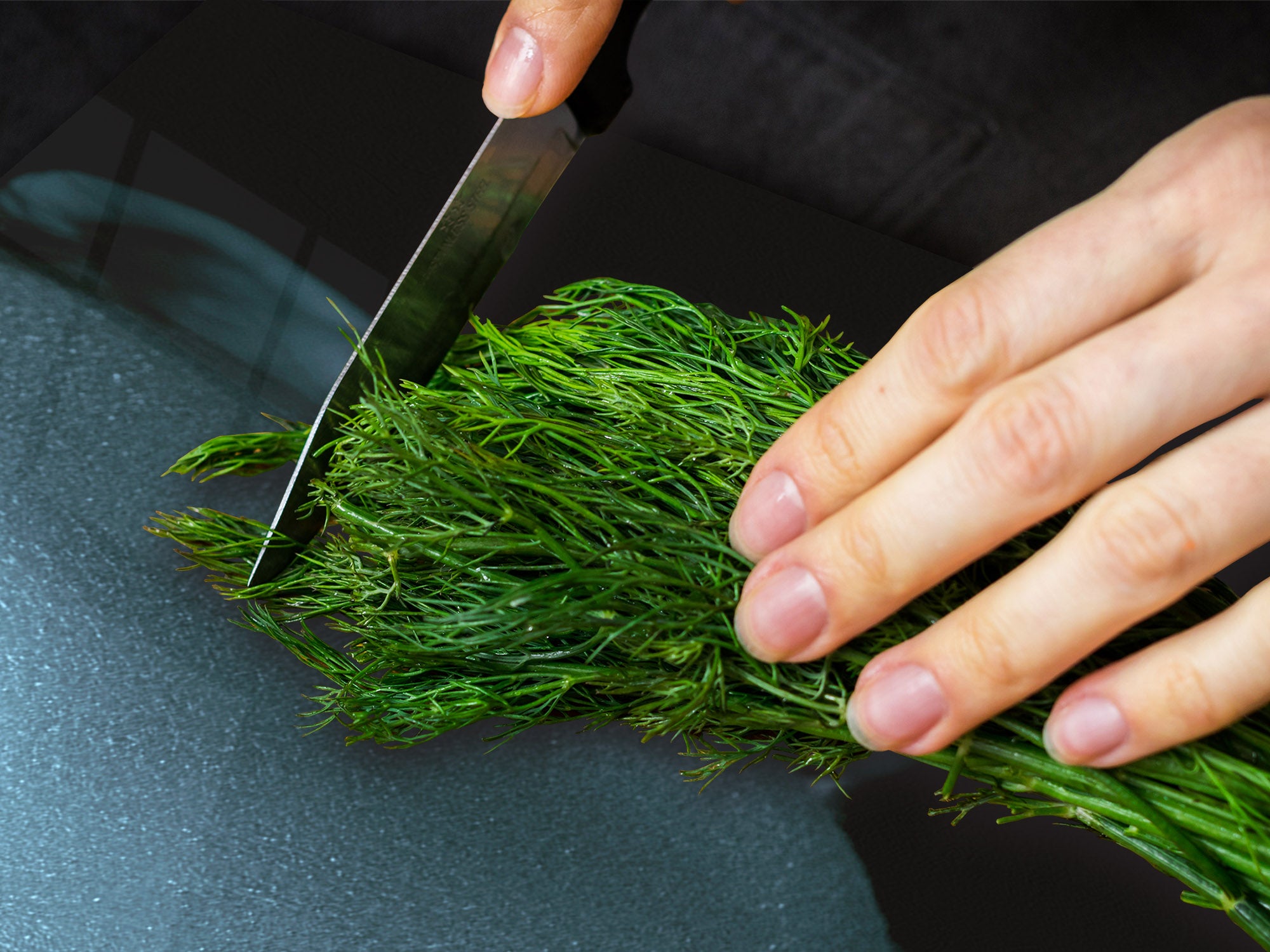 UNIQUE Tempered GLASS Kitchen Board – Impact & Scratch Resistant Cooktop cover – SINGLE: 80 x 52 cm; DOUBLE: 40 x 52 cm; DD45 Art Series : Golden lips 2