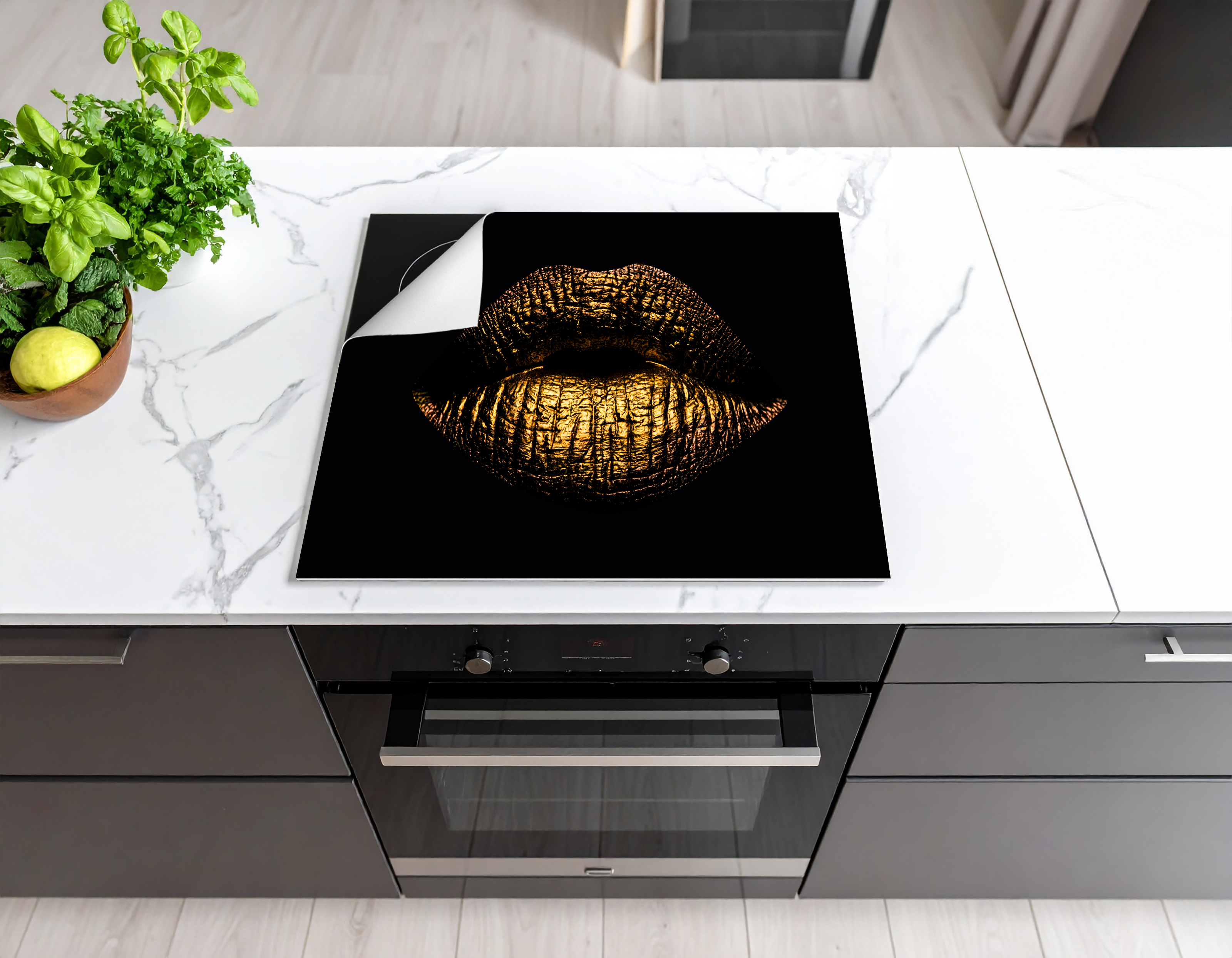 Concept Crystal Induction Hob Cover Mat 80x52cm – 3mm Thick PVC Cooker Top Protector – Decorative Water?Resistant Hob Cover with Modern Designs for Induction & Electric Hobs : Golden Lips