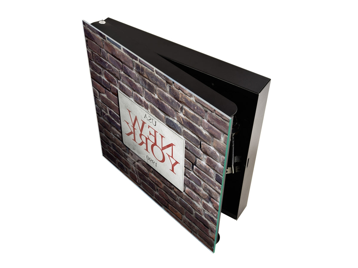 Porte-clés décoratif avec tableau à surface magnétique K10 Vieille assiette sur le mur de briques