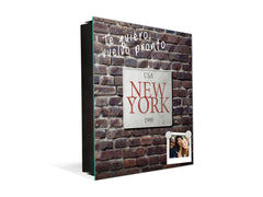 Armario de llaves con decoración a elegir K10 Placa vieja en la pared de ladrillo