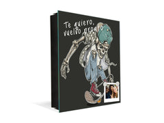  Tableau avec surface magnétique et petite armoire pour les clés K03 Squelette sour skateboard