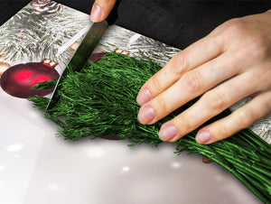 Schneidbrett aus Hartglas und schützende Arbeitsoberfläche; D20 Weihnachtsserie: Wreath in the snowGirlande im Schnee