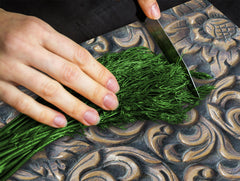 TEMPERED GLASS CHOPPING BOARD – Glass Cutting Board and Worktop Saver – Worktop protector; MEASURES: SINGLE: 60 x 52 cm (23,62” x 20,47”); DOUBLE: 30 x 52 cm (11,81” x 20,47”); D30 Decorative Surfaces Series: Wooden flowers