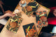 Set von 4 Hackbrettern aus Hartglas mit modernen Designs; MD01 Ethnic Series: Red Carpet designs