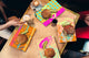 Set von vier dekorativen Schneidbrettern aus Glas – Servierplatten – Käsebretter; MD09 Abstract painting Series: Hand Drawn Paints 2