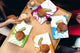 Quatre planches de cuisine – Planches à découper en verre; MD08 Série Pleine de couleur: Ensemble floral abstrait