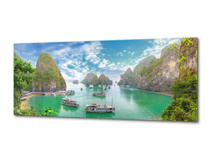 Graphic Art Print on Glass – Available in 5 different sizes – Nature Series 01B: Halong Bay in Vietnam
