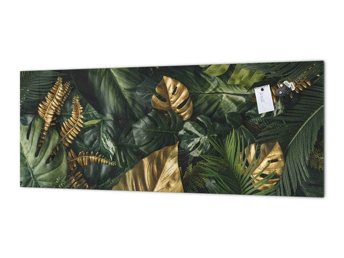 Impresionante arte de pared de vidrio - Salpicadero de cocina de gran formato con y sin revestimiento posterior de metal - Serie Hojas Tropicales: Jungla verde dorado