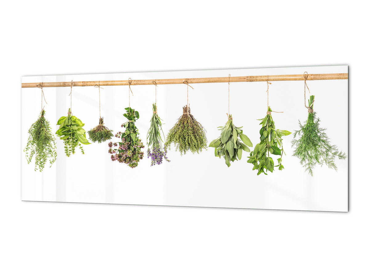 Magnetische und nicht magnetische Spritzschutzwand aus gehärtetem Glas im Breitformat: Frische Kräuter hängend 