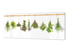 Magnetische und nicht magnetische Spritzschutzwand aus gehärtetem Glas im Breitformat: Frische Kräuter hängend 